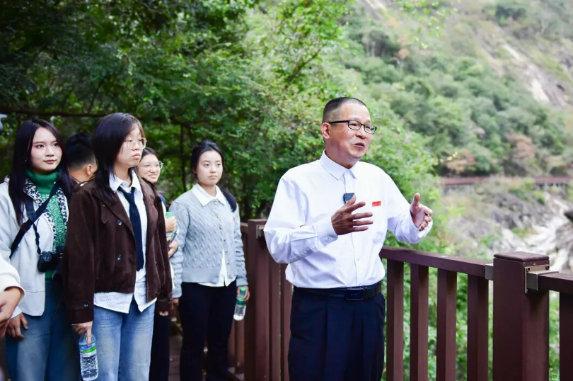 大发娱乐
赴上犹县平富乡开展多元文化探寻活动
