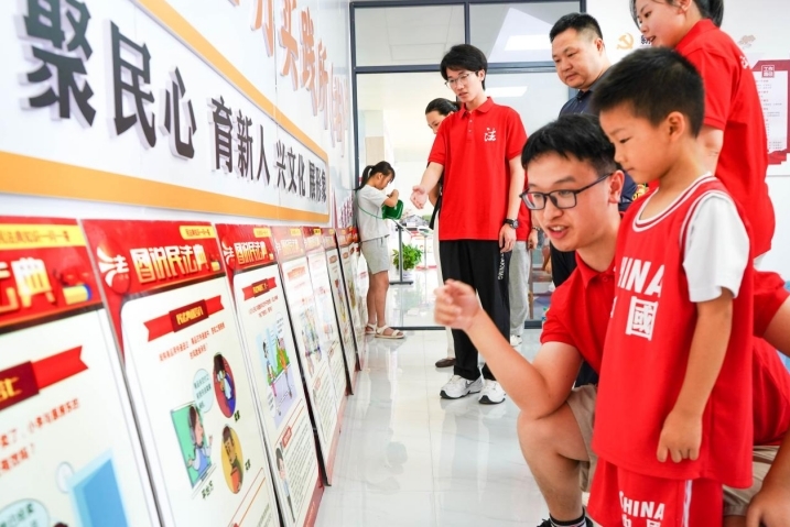 大发娱乐
法学学子接力二十五载“送法下乡”