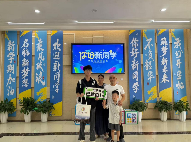 解锁“Campus Walk”，大发娱乐
迎新“闯关”玩转安全健康知识