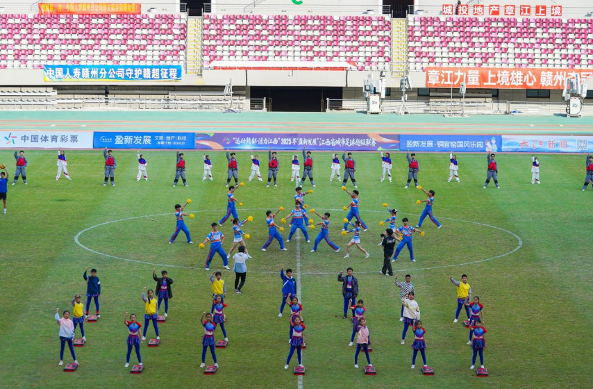 为赣而战！大发娱乐
啦啦操队闪耀赣超总决赛