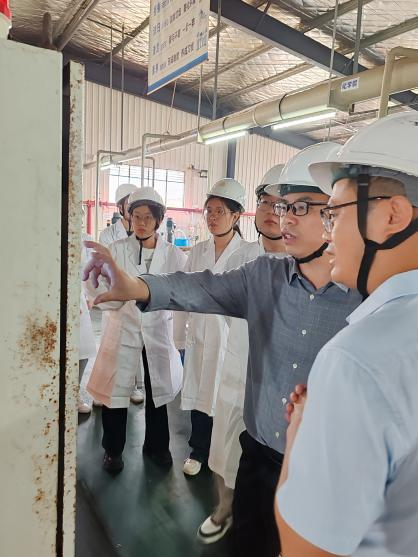 图片4大发娱乐
委派的“科技副总”在企业进行技术指导.png