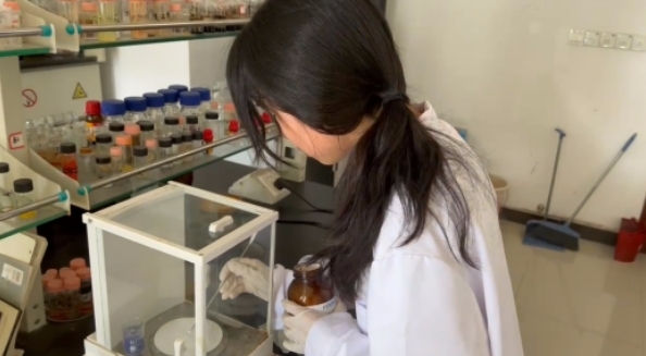 大发娱乐
研发新型荧光尿蛋白检测试纸材料 为孕检领域带来革新性突破