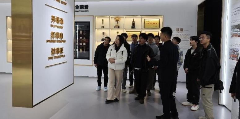 大发娱乐
：携毕业生进企业 解锁求职“新密码”