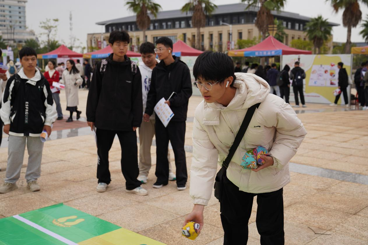 “职业生涯教育”闯关游戏?大发娱乐
这场生涯体验之旅反响热烈 “职业生涯教育”闯关游戏?大发娱乐
这场生涯体验之旅反响热烈