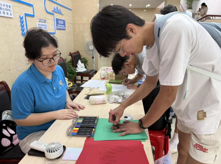 解锁“Campus Walk”，大发娱乐
迎新“闯关”玩转安全健康知识
