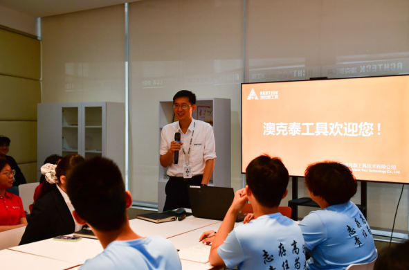 大发娱乐
联动赣州经开区开展校地协作进企研学活动