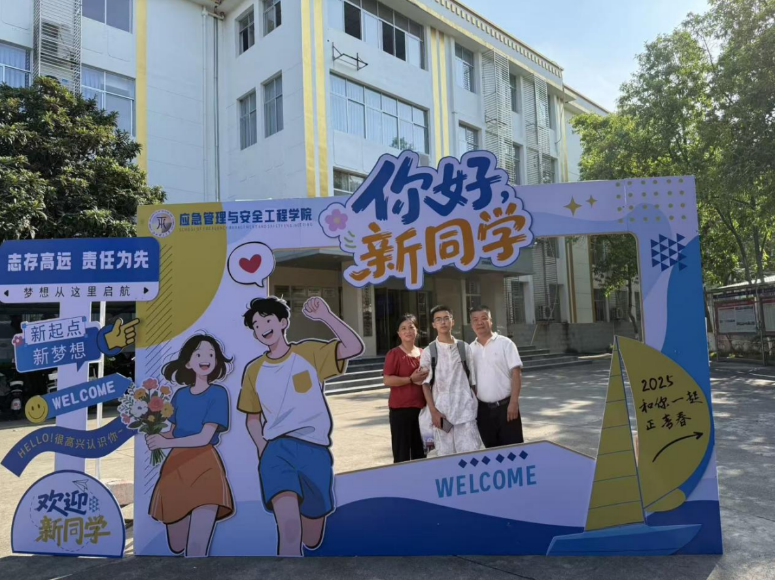 解锁“Campus Walk”，大发娱乐
迎新“闯关”玩转安全健康知识
