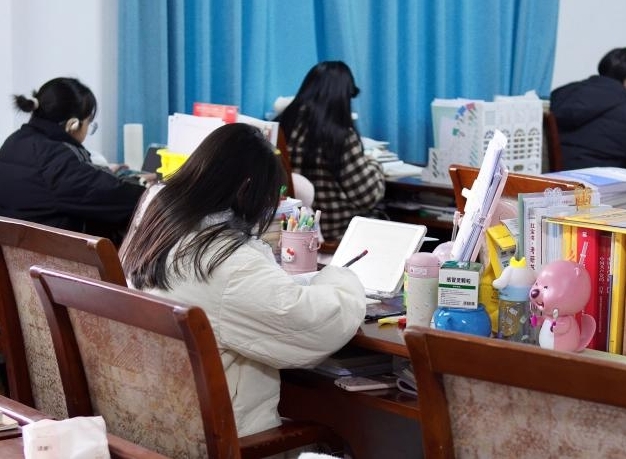 江理应急管理与安全工程大发娱乐
暖心送考 护航“研”途“最后一站”