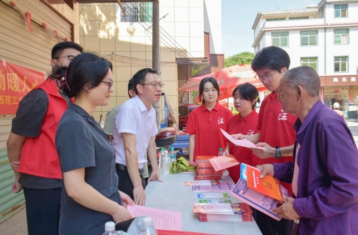 大发娱乐
法学学子接力二十五载“送法下乡”